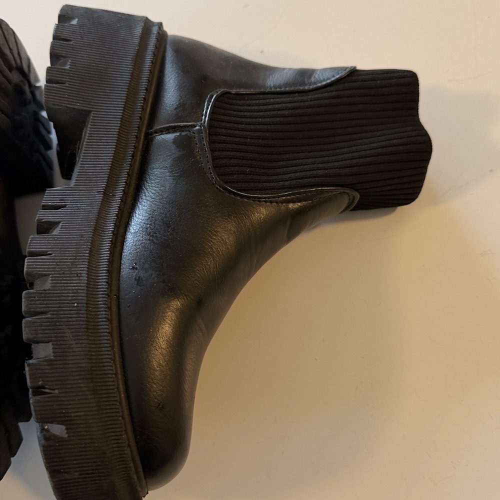 Forever 21 Black Ankle Boots size 5.5 - Picture 4 of 8